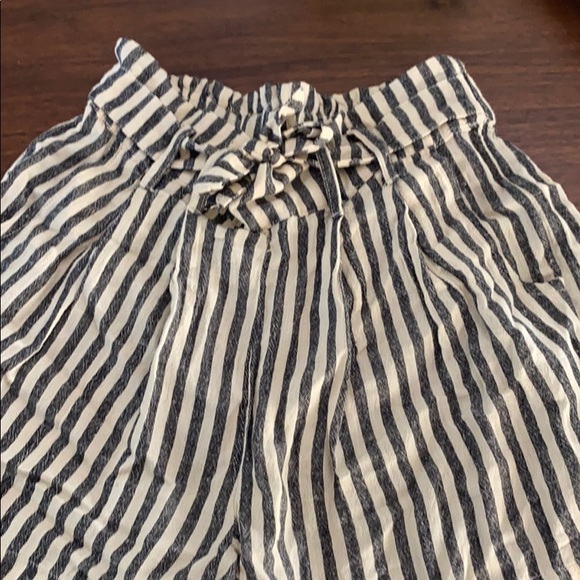 Treasure and Bond Flowy Striped shorts - Picture 2 of 5